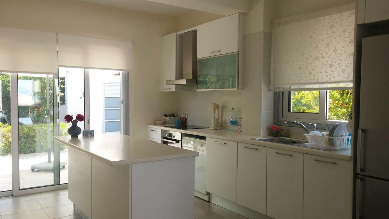 Family Home 普罗塔拉斯 外观 照片